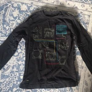 Long sleeve t-shirt with colorful stitching